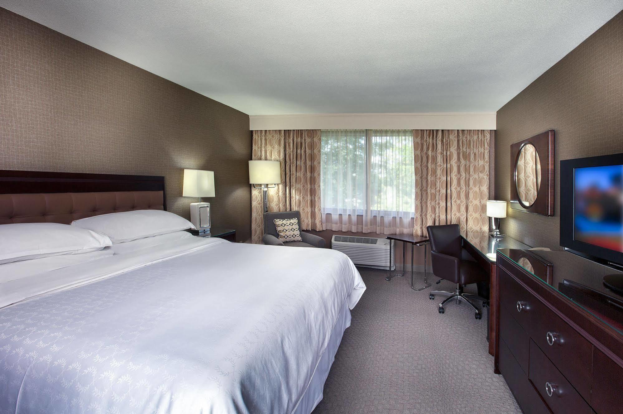 Sheraton Рэстон Экстерьер фото